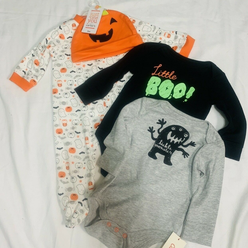 0-3 Month & 3 Month Bodysuits Sleeper & Hat Bundle